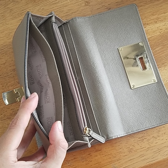 Michael Kors wallet - Picture 5 of 5